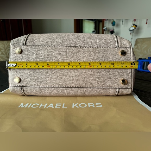Large Michael Kors Pink Purse - Picture 3 of 12